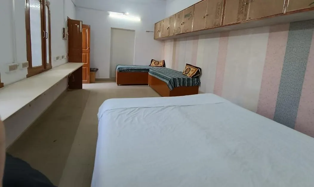 Gayatri Kunj Apartment Varanasi Homestay